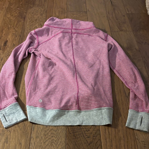 Lululemon in a Cinch REVERSAE Gray Quarter-Zip Pullover Cowl with Pink Accents - Picture 5 of 9